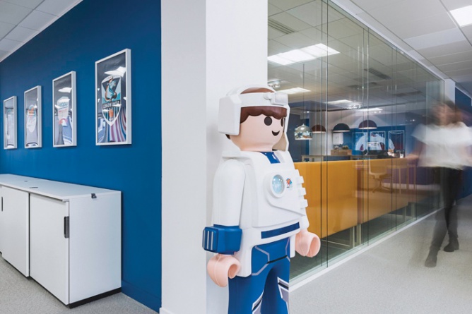 廣州海博裝修公司,色彩空間辦公室設(shè)計,廣州辦公室裝修,海博裝飾.jpg 廣州海博裝修公司,色彩空間辦公室設(shè)計,廣州辦公室裝修,海博裝飾.jpg