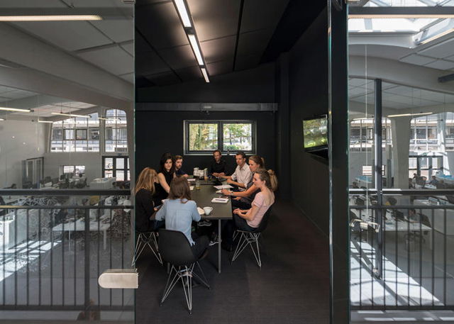 辦公樓裝修設(shè)計(jì)實(shí)景圖.jpg 辦公樓裝修設(shè)計(jì)實(shí)景圖.jpg