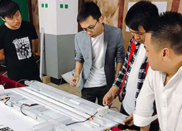 參觀工地 創(chuàng)基地產售樓中心裝修施工現(xiàn)場